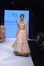 Model walk the ramp for Bhola Sons Show at IIJW Delhi day 2 on 13th April 2013 (24).JPG